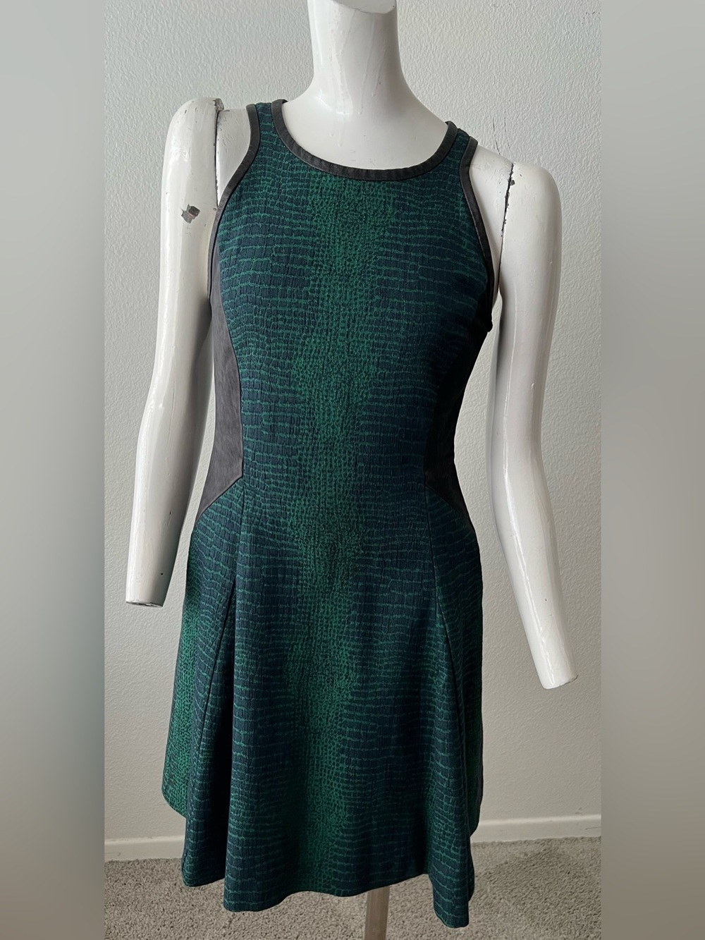 SEA NY Emerald green Snake print dress- CUTE